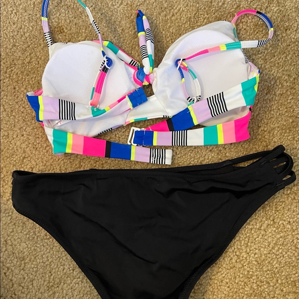Bikini - Picture 2 of 4